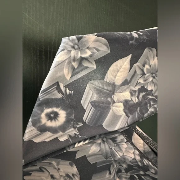 Nike Grey Floral and Blue Leggings - Picture 4 of 12